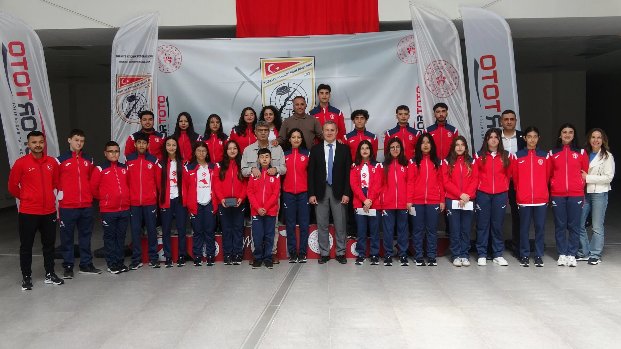 Şampiyon Sporculardan, Genç Sporculara Hediyeler…